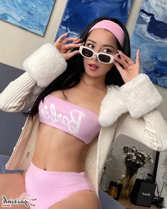Chi Pu’s Summer Style: A Collection of Stunning Bikini and High-Fashion Photography - image 3