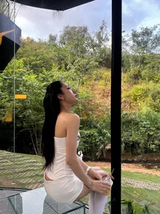 Mina Young Radiates Beauty in Soothing Nature-Inspired Photoshoot - image 1