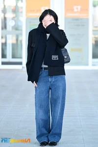 Kim Go-eun’s Effortless Airport Style: Mastering the Quiet Luxury Aesthetic with Chanel for Paris Fashion Week - image 0