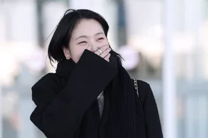 Kim Go-eun’s Effortless Airport Style: Mastering the Quiet Luxury Aesthetic with Chanel for Paris Fashion Week - image 1
