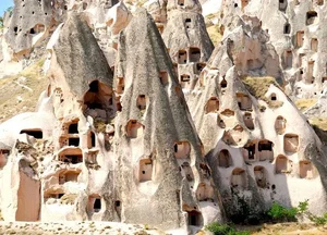 Turkey’s Alien Landscapes: A Journey Through the Bizarre Rock Formations of Cappadocia - image 1