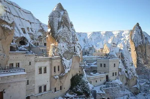 Turkey’s Alien Landscapes: A Journey Through the Bizarre Rock Formations of Cappadocia - image 2