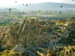 Turkey’s Alien Landscapes: A Journey Through the Bizarre Rock Formations of Cappadocia - image 7