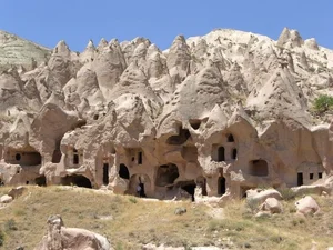 Turkey’s Alien Landscapes: A Journey Through the Bizarre Rock Formations of Cappadocia - image 6
