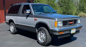 Why Modern SUVs Are Returning to Bold Retro Boxy Designs - image 1