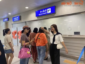 Hanoi Residents Enthusiastically Experience the New Nhon - Hanoi Station Metro Line - image 5