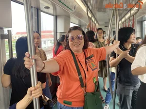 Hanoi Residents Enthusiastically Experience the New Nhon - Hanoi Station Metro Line - image 2