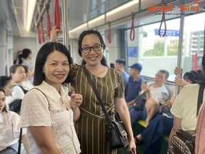 Hanoi Residents Enthusiastically Experience the New Nhon - Hanoi Station Metro Line - image 13
