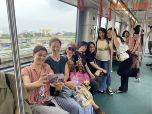 Hanoi Residents Enthusiastically Experience the New Nhon - Hanoi Station Metro Line - image 9