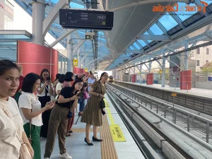 Hanoi Residents Enthusiastically Experience the New Nhon - Hanoi Station Metro Line - image 1