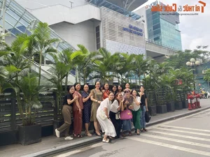 Hanoi Residents Enthusiastically Experience the New Nhon - Hanoi Station Metro Line - image 11