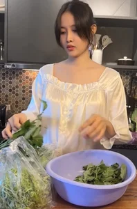 Pregnant Truong My Nhan Cooks Unique Bun Rieu Cua Recipe - image 5