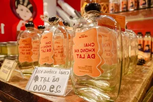 Quirky Da Lat: The Viral Trend of Selling Fresh Air Bags - image 1