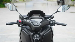 Yamaha XMAX 300: The Ultimate All-Rounder for Commuting and Weekend Touring - image 7