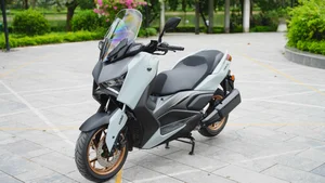 Yamaha XMAX 300: The Ultimate All-Rounder for Commuting and Weekend Touring - image 12