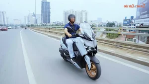 Yamaha XMAX 300: The Ultimate All-Rounder for Commuting and Weekend Touring - image 3