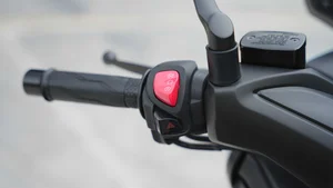 Yamaha XMAX 300: The Ultimate All-Rounder for Commuting and Weekend Touring - image 6