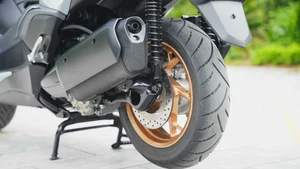 Yamaha XMAX 300: The Ultimate All-Rounder for Commuting and Weekend Touring - image 1