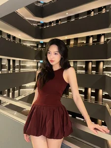 Vietnamese Superstar Chi Pu Flaunts Luxury Designer Bag at Best Friend's Wedding - image 1
