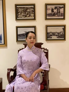 Vietnamese Superstar Chi Pu Flaunts Luxury Designer Bag at Best Friend's Wedding - image 2