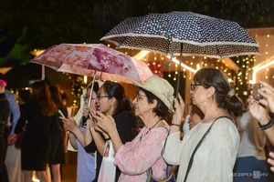 Authentic European Christmas Market Welcomes Hundreds of Visitors in Ho Chi Minh City - image 2