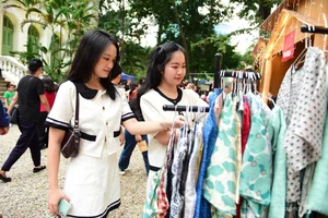 Authentic European Christmas Market Welcomes Hundreds of Visitors in Ho Chi Minh City - image 7