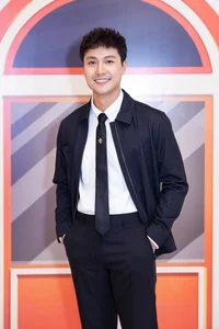 MC Mai Ngoc and Miss Do My Linh Shine on Red Carpet - image 4