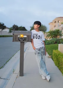Le Quyen's Son Bo Ky: The Tall and Stylish Young Fashion Icon - image 3