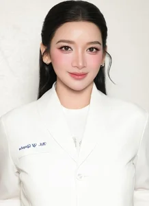 Vietnamese Stars in White Coats: Celebrities Who Studied Medicine and Pharmacy - image 7