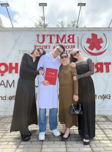 Vietnamese Stars in White Coats: Celebrities Who Studied Medicine and Pharmacy - image 0