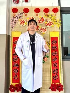 Vietnamese Stars in White Coats: Celebrities Who Studied Medicine and Pharmacy - image 3