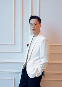 Vietnamese Stars in White Coats: Celebrities Who Studied Medicine and Pharmacy - image 8