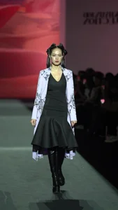 Miss Vietnam Thanh Thuy Mesmerizes Runway at Seoul Fashion Week - image 3