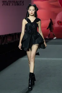Miss Vietnam Thanh Thuy Mesmerizes Runway at Seoul Fashion Week - image 5