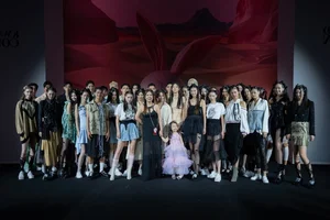 Miss Vietnam Thanh Thuy Mesmerizes Runway at Seoul Fashion Week - image 1