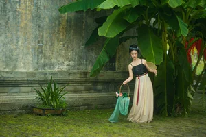 YiTuYu Art Language Vol.10625 Liu Qi Qi: Graceful Fashion Portraits - image 7