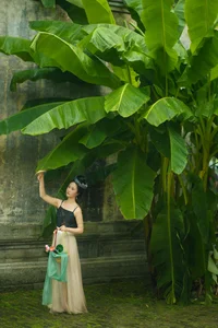 YiTuYu Art Language Vol.10625 Liu Qi Qi: Graceful Fashion Portraits - image 9