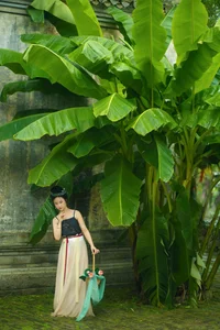 YiTuYu Art Language Vol.10625 Liu Qi Qi: Graceful Fashion Portraits - image 2