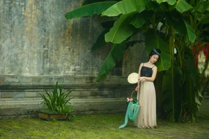 YiTuYu Art Language Vol.10625 Liu Qi Qi: Graceful Fashion Portraits - image 4