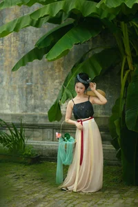 YiTuYu Art Language Vol.10625 Liu Qi Qi: Graceful Fashion Portraits - image 3