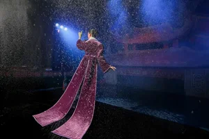 Designer Đức Hùng and Miss Universe H’Hen Niê Collaborate on New Fashion Project - image 4