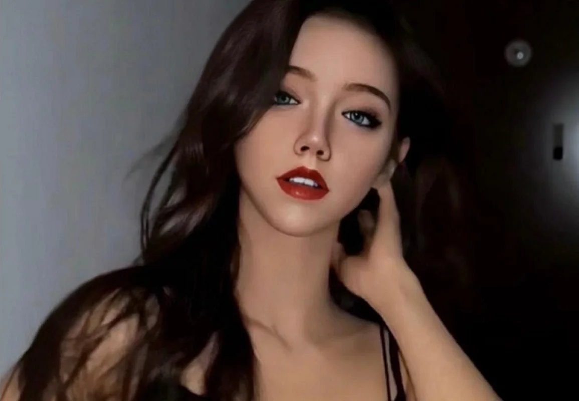 Viral Sensation: Vietnamese Coser Stuns Internet With AI-Like Appearance
