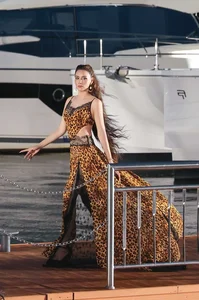 Trang Nhung Shines as Vedette Alongside Quang Hung MasterD in Fashion Show - image 5