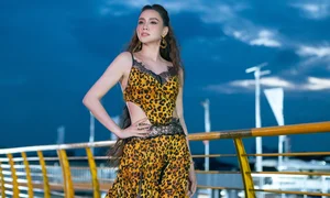 Trang Nhung Shines as Vedette Alongside Quang Hung MasterD in Fashion Show - image 9
