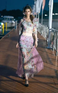 Trang Nhung Shines as Vedette Alongside Quang Hung MasterD in Fashion Show - image 2