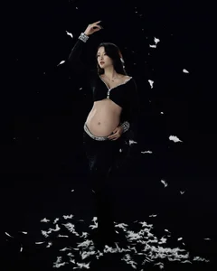 An Giang Singer Expecting Third Child with Husband Following Viral Comments - image 0