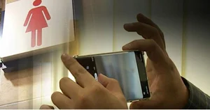 Hidden Camera Perpetrator Trapped in Female Bathroom Incident Reported by Koreaboo - image 1