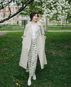 5 Must-Have Long Coats to Elevate Your Fashion Style for Tet 2024 - image 0