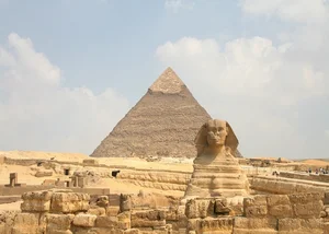 Unlocking the Secrets of Giza: Experts Believe a Massive Hidden Treasure Exists - image 0