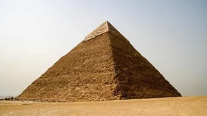 Unlocking the Secrets of Giza: Experts Believe a Massive Hidden Treasure Exists - image 8